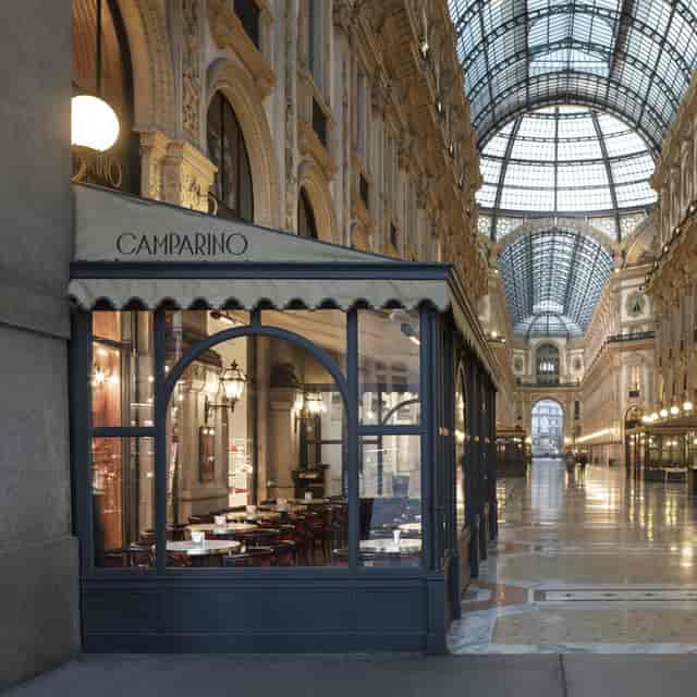 Upscale Milan restaurant event, Galleria reception.