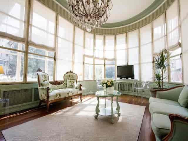 Hotel Tiziano boardroom event, vintage charm, intimate reception.