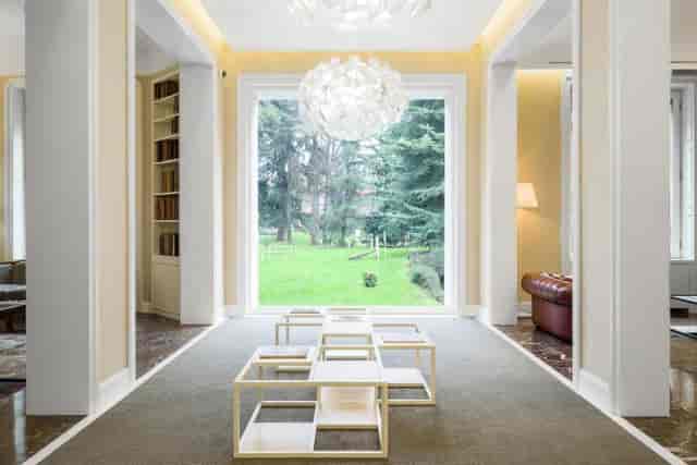 Hotel Tiziano boardroom, natural light, event space, meeting venue