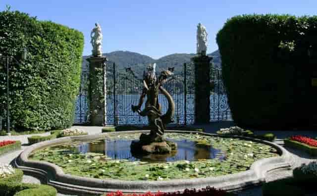 Villa Carlotta garden, fountain, outdoor reception, corporate retreat