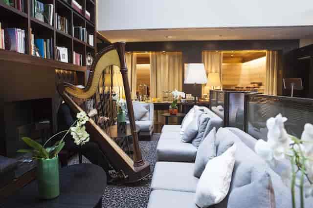 Milan Scala hotel harpist lounge event
