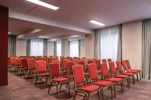 Quark Hotel Milano: seminar room, red chairs, business event, conference venue