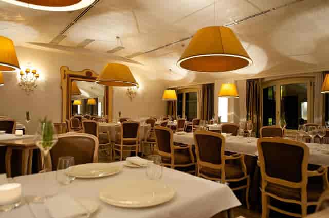 Elegant dining room in Salone Visconti, perfect for corporate dinners and events.