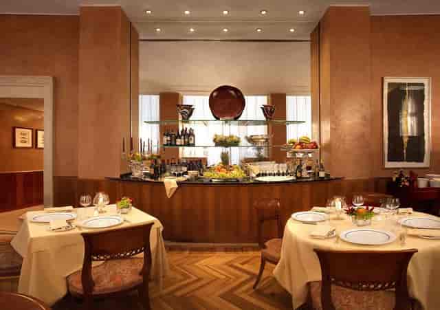 Elegant Milan event venue, upscale dining, awards reception