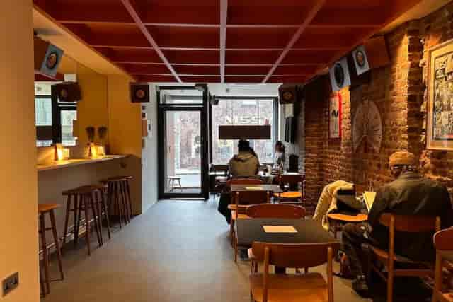 Mad Cats bar: industrial-chic, intimate event venue.