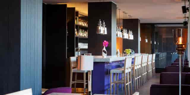 Geneva Crowne Plaza bar cocktail reception networking