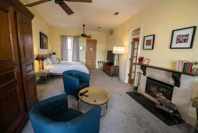 Sage Hill Inn library suite fireplace VIP retreat