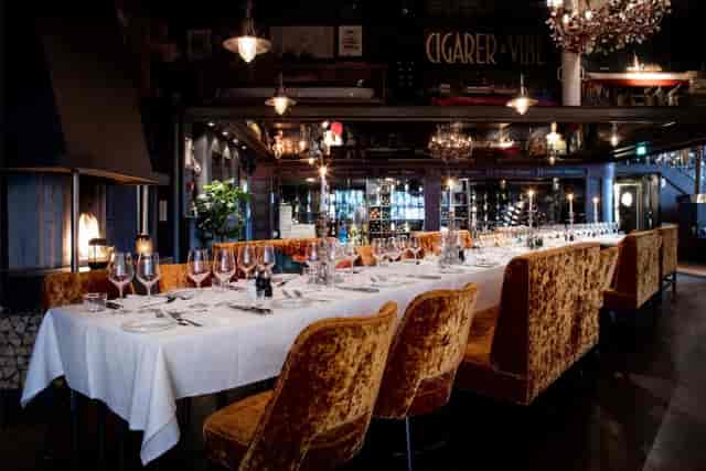 Festningen private dining, wine tasting, cigar decor