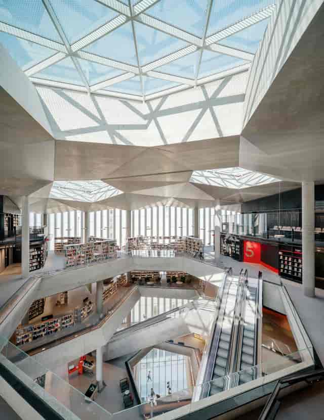 Modern Lunden geometric ceiling conference event space
