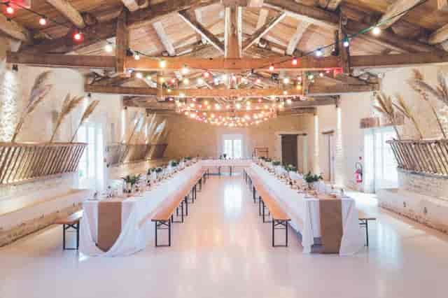 Barn meeting venue, rustic elegance, event dining.