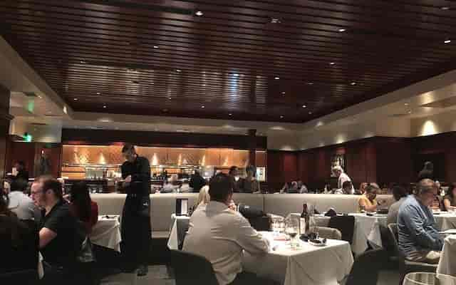 Fleming's Champagne Room: Elegant corporate dinner, awards event.