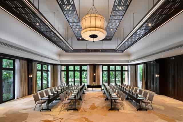 Mövenpick boardroom, executive meeting, business conference