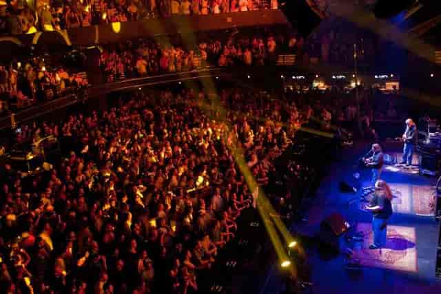Live music venue, tiered seating, corporate event, awards ceremony