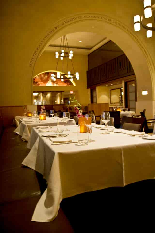 Carillon restaurant private dining, corporate event, elegant dinner