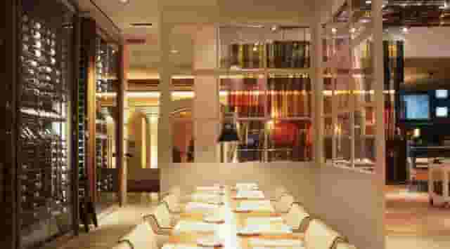 WOLFGANG PUCK BAR & GRILL