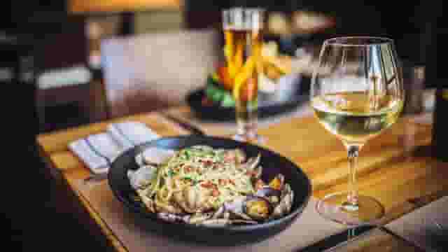 WOLFGANG PUCK BAR & GRILL