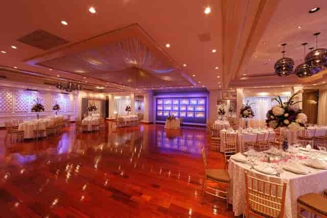 Elegant banquet hall, ballroom, wedding, corporate event