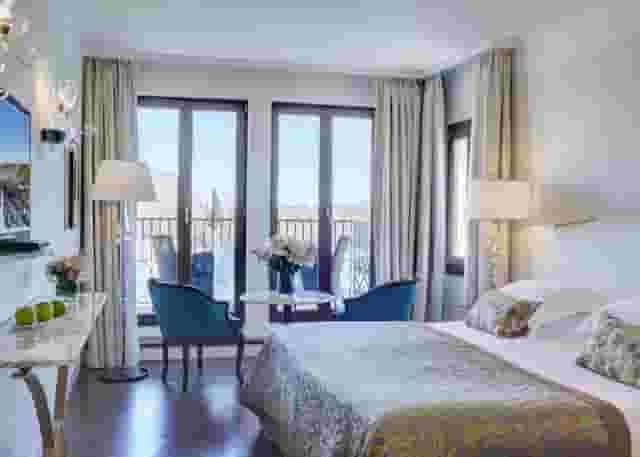 Venetian room