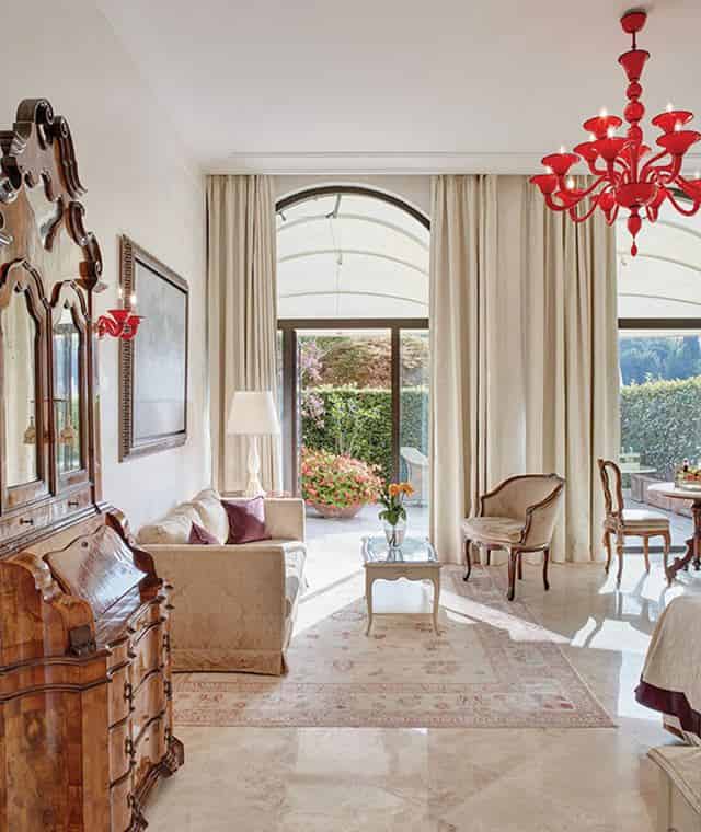 Venetian room