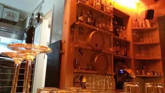 Die Vesperia bar, ambient lighting, cocktail event