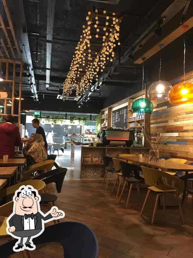 Modern cafe, natural light, networking event, casual meeting
