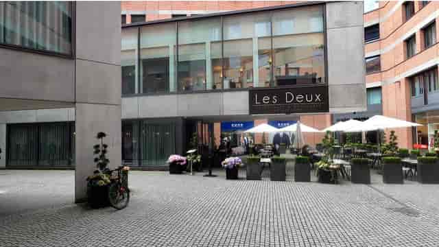 Les Deux Brasserie modern outdoor event cocktail reception