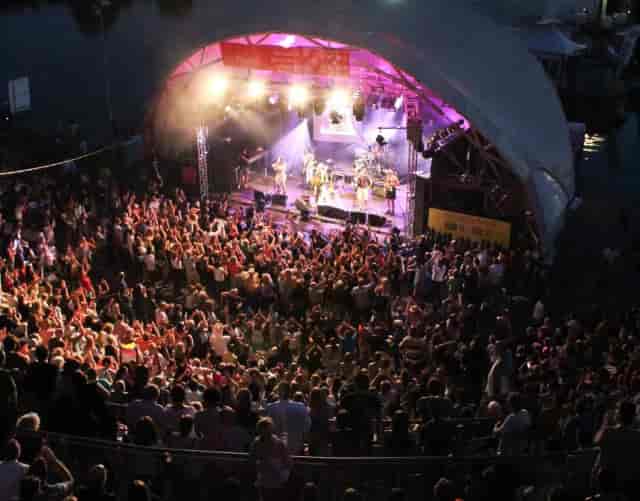 Theatron Olympic Park concert, outdoor stage lighting