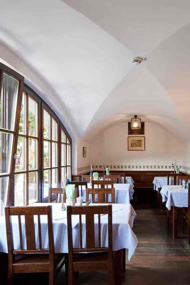 Bräustüberl Löwenbräukeller: Rustic charm, corporate lunch, private dinner.