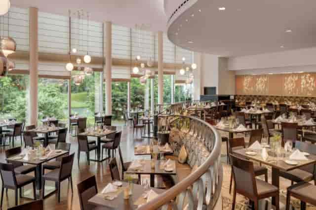Hilton Munich Park banquet hall, natural light, conference, event