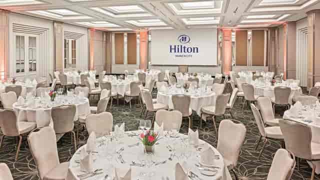 Hilton Munich Park banquet hall, round tables, corporate event, awards ceremony
