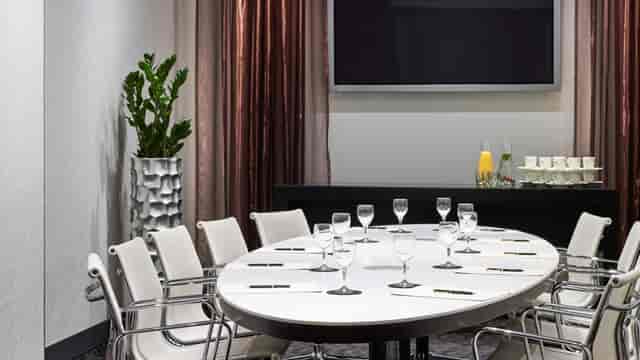Lehel I-VI boardroom, oval table, executive meeting, workshop