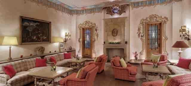 Vinothek VIP event lounge, classic hotel meeting space