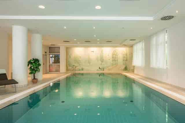 Aschheim indoor pool wellness retreat conference amenity