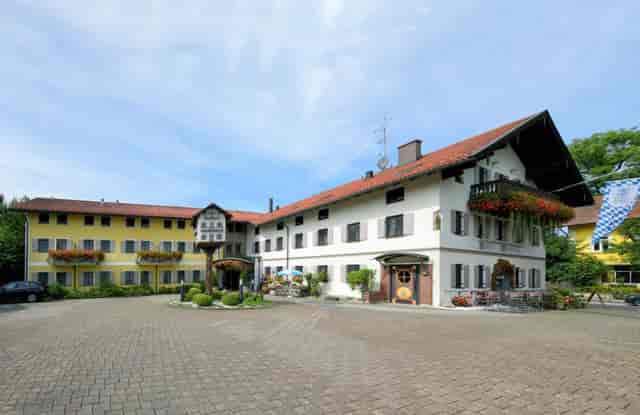 Hotel Neuwirt Sauerlach bar, outdoor events, corporate retreat