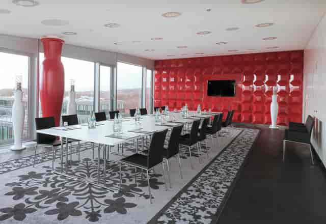 Kameha Grand Bonn Yu Private: Modern boardroom, red accent, executive meeting, conference venue