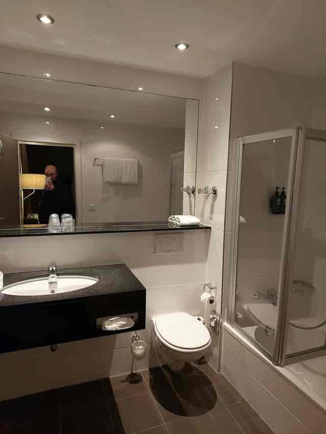 Ramada Airport Hotel Bathroom, Event Stay