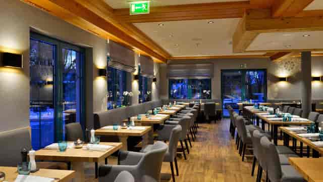 Almgrill banquet seating, rustic, corporate dining