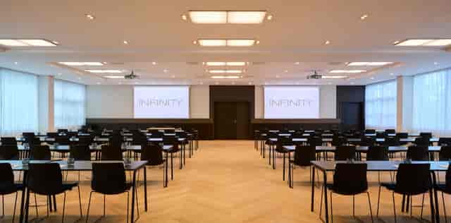 Munich conference room, dual screens, event seminar
