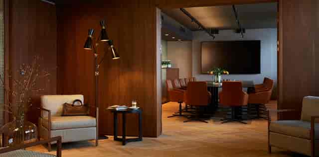 Infinity Munich meeting room, wood, natural light, corporate event