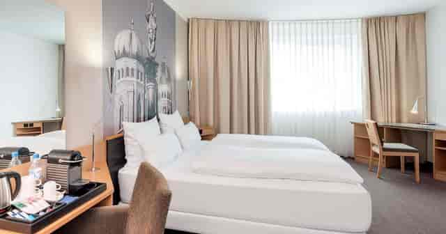 NH München Messe Function Room 4, twin beds, event space