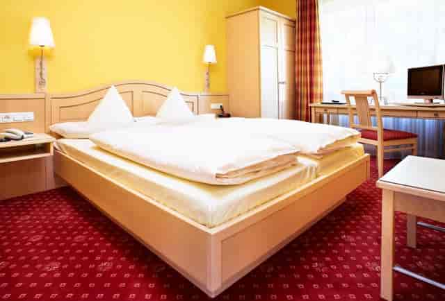 Luitpold hotel room, desk, conference lodging