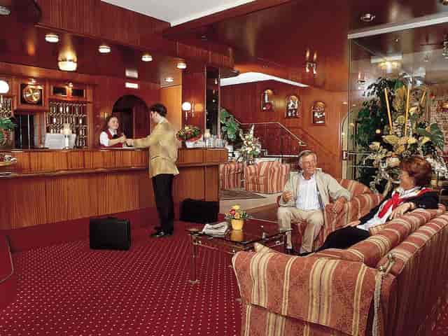 Hotel am Schlosspark lobby, elegant registration, corporate event
