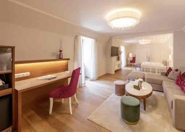 Hotel Mader suite meeting VIP event workspace