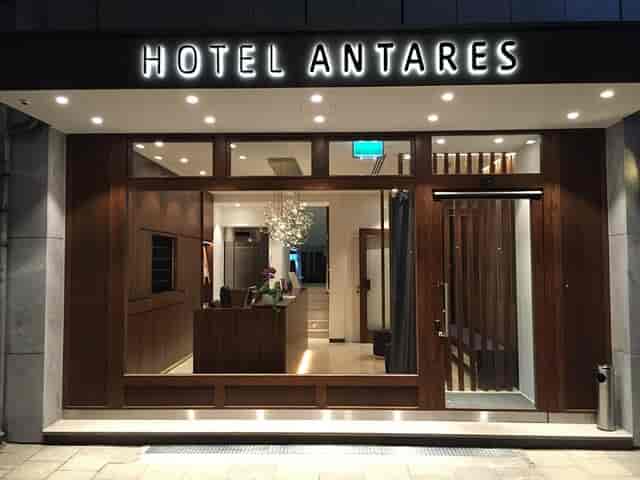 Antares Hotel Munich meeting room, elegant wood, executive retreat, VIP event