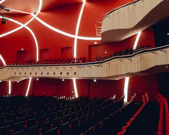 Deutsches Theater München, red seats, dinner show, corporate event