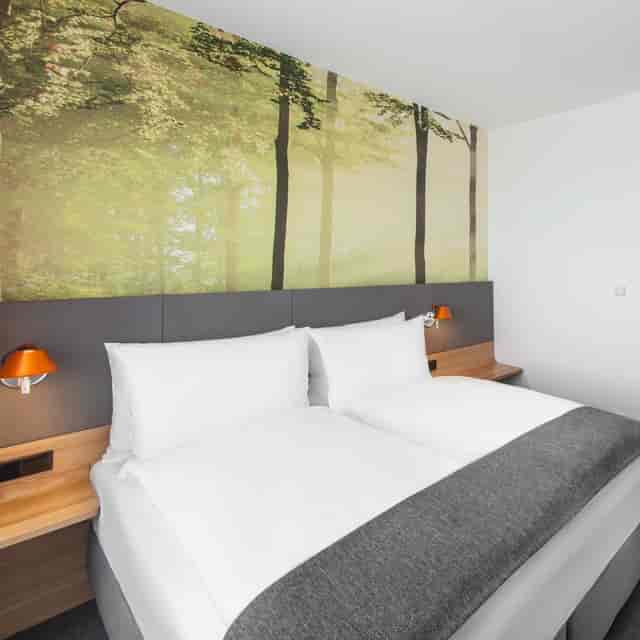 Kiefer 2 hotel room Munich event stay