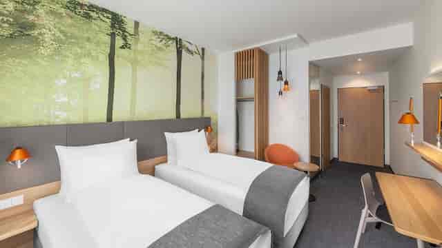 Kiefer 2 hotel room, twin beds, Munich event accommodation