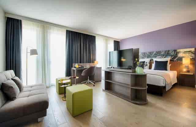 R4 King Suite, Munich - VIP Meeting Room