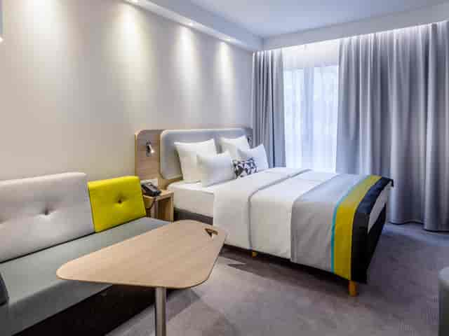 Holiday Inn Munich modern meeting room comfort