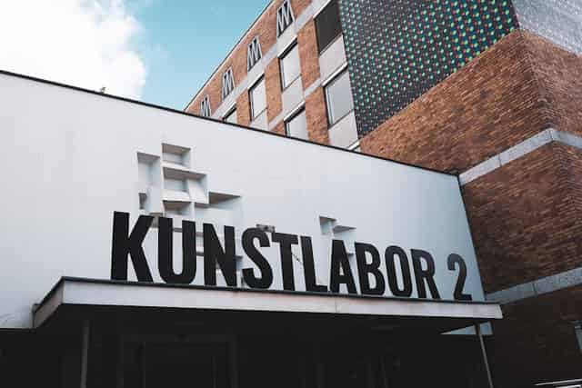 Pop-Up Gallery